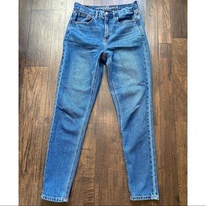 American Eagle Mom Jeans Size 2